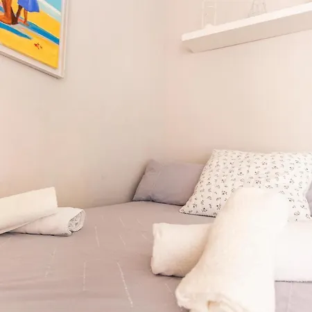 Apartment 1 Bedroom Gorgeous In