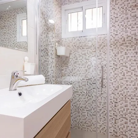 1 Bedroom Gorgeous In Apartment *